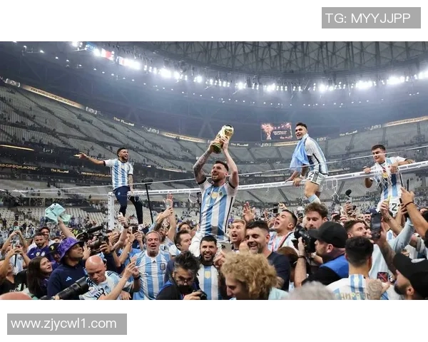 球星亲足球背后的故事与情感探析：他们与足球的深厚羁绊